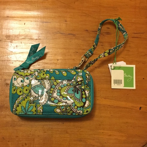 Vera Bradley Handbags - 🆕 Vera Bradley All-in-One Wristlet
